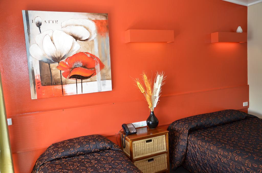 Warwick Motor Inn Zimmer foto