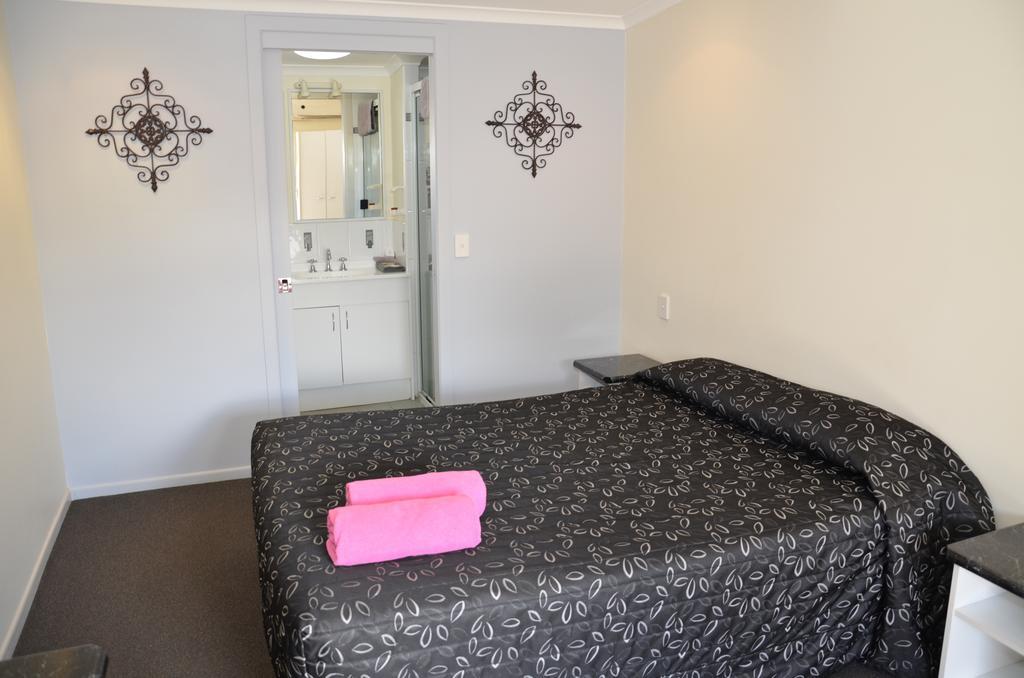 Warwick Motor Inn Zimmer foto